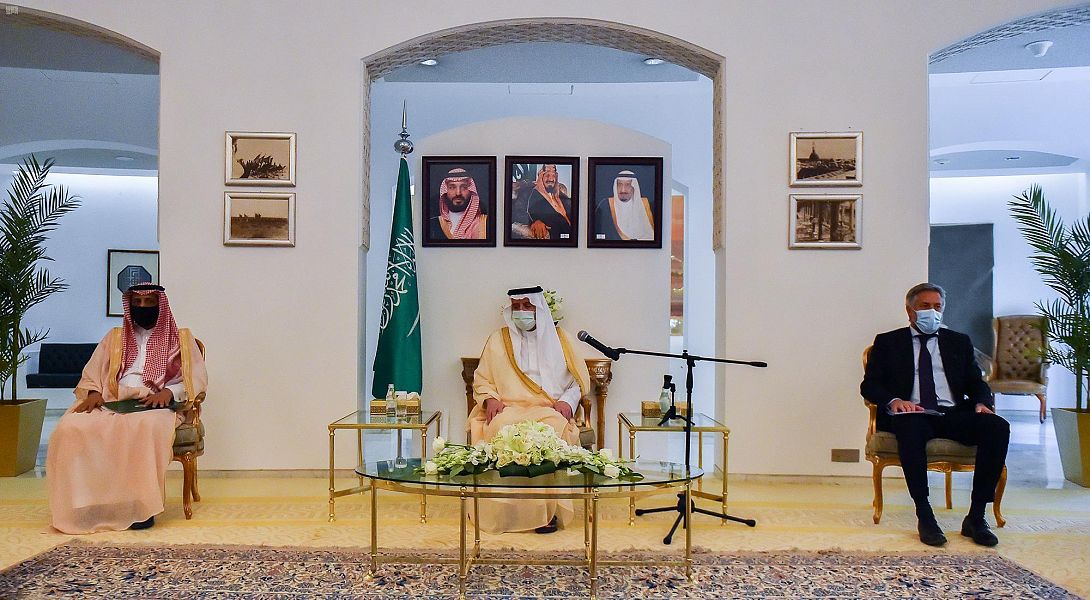 وزير الدولة للشؤون الخارجية يلتقي سفراء الاتحاد الأوروبي لدى المملكة