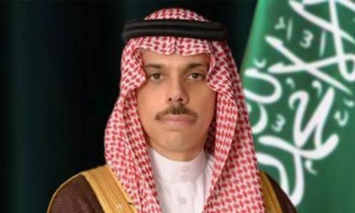 سمو وزير الخارجية يٌجري اتصالًا هاتفيًا بوزير الشؤون الخارجية والجالية الوطنية بالخارج في الجزائر