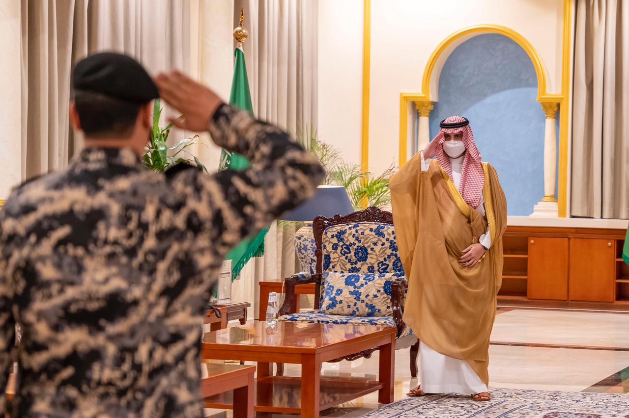سمو أمير منطقة الجوف يستقبل قائد أمن المنشآت المعين حديثاً