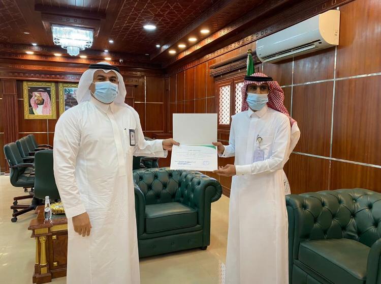 مدير عام صحة الجوف يكرم منسوبي مركز صحي صوير