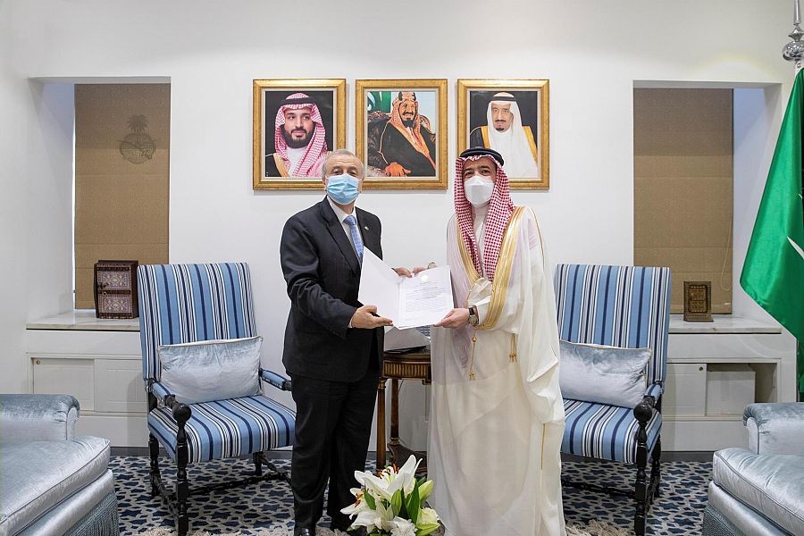 وكيل وزارة الخارجية لشؤون المراسم يتسلم نسخة من أوراق اعتماد سفير جمهورية الأوروغواي لدى المملكة