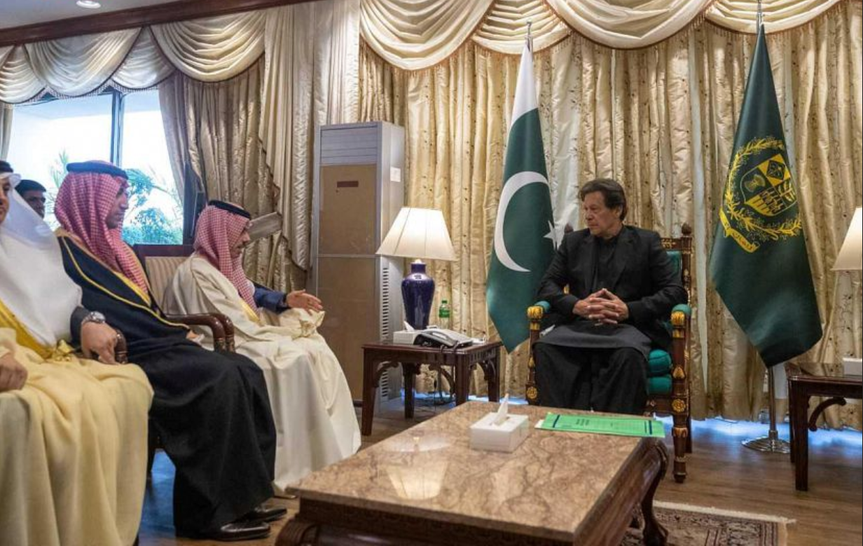 رئيس وزراء جمهورية باكستان يستقبل سمو وزير الخارجية