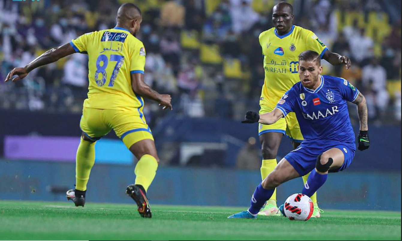 الدوري السعودي: الاتحاد يواجه ضمك للاقتراب من اللقب.. وقمة تجمع النصر والهلال