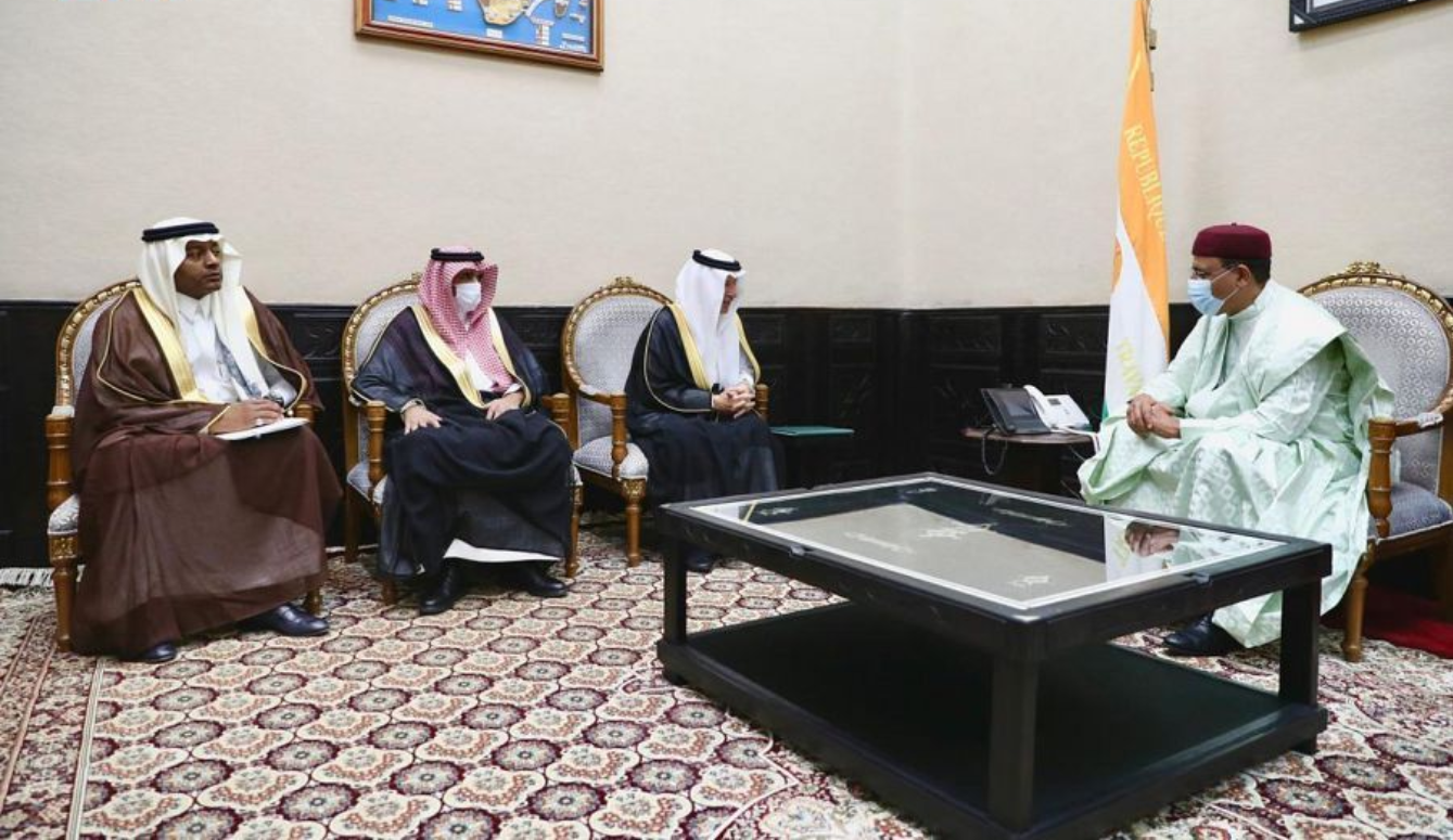 رئيس جمهورية النيجر يستقبل المستشار في الديوان الملكي أحمد قطان