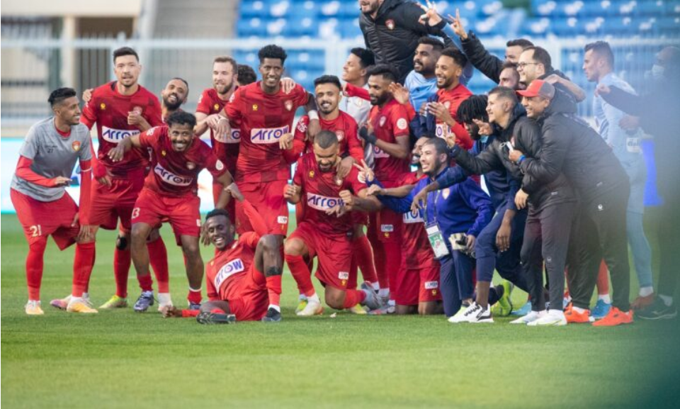 ضمك يهدد الهلال بفوز مهم على أبها