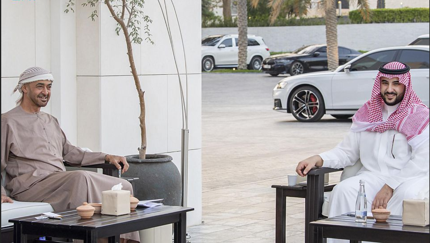 سمو نائب وزير الدفاع يلتقي سمو ولي عهد أبو ظبي