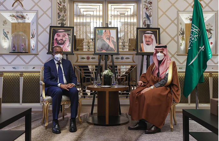 سمو وزير الخارجية يلتقي وزير خارجية الصومال