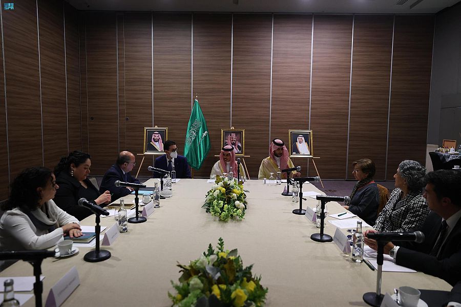 سمو وزير الخارجية يلتقي رئيس وأعضاء المجلس المكسيكي للعلاقات الدولية