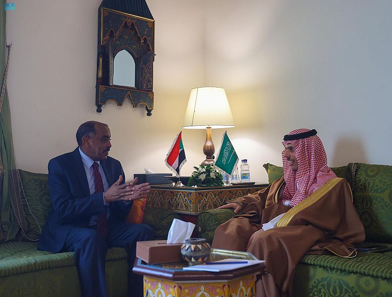 سمو وزير الخارجية يلتقي وزير الخارجية السوداني المكلف