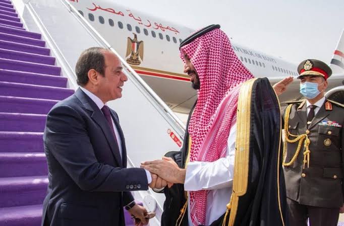 رئيس جمهورية مصر العربية يصل الرياض.. وسمو ولي العهد في مقدمة مستقبليه