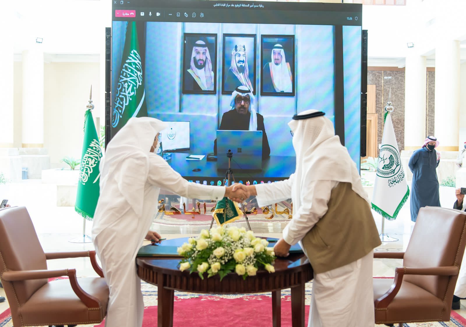 الامير حسام بن سعود يشهد توقيع عقد شركة الباحة الصحية وشركة AMI الامريكية