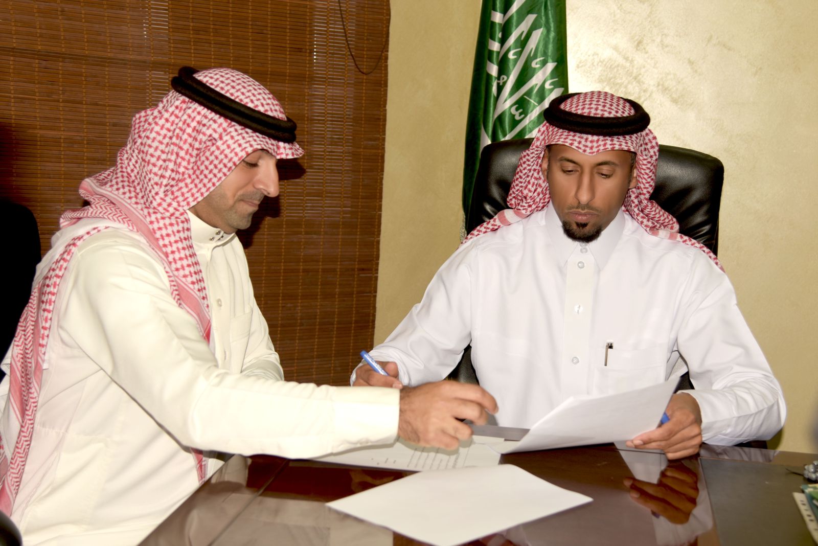 همسات الثقافي يوقع الشراكة المجتمعية مع جمعية الجشة الخيرية