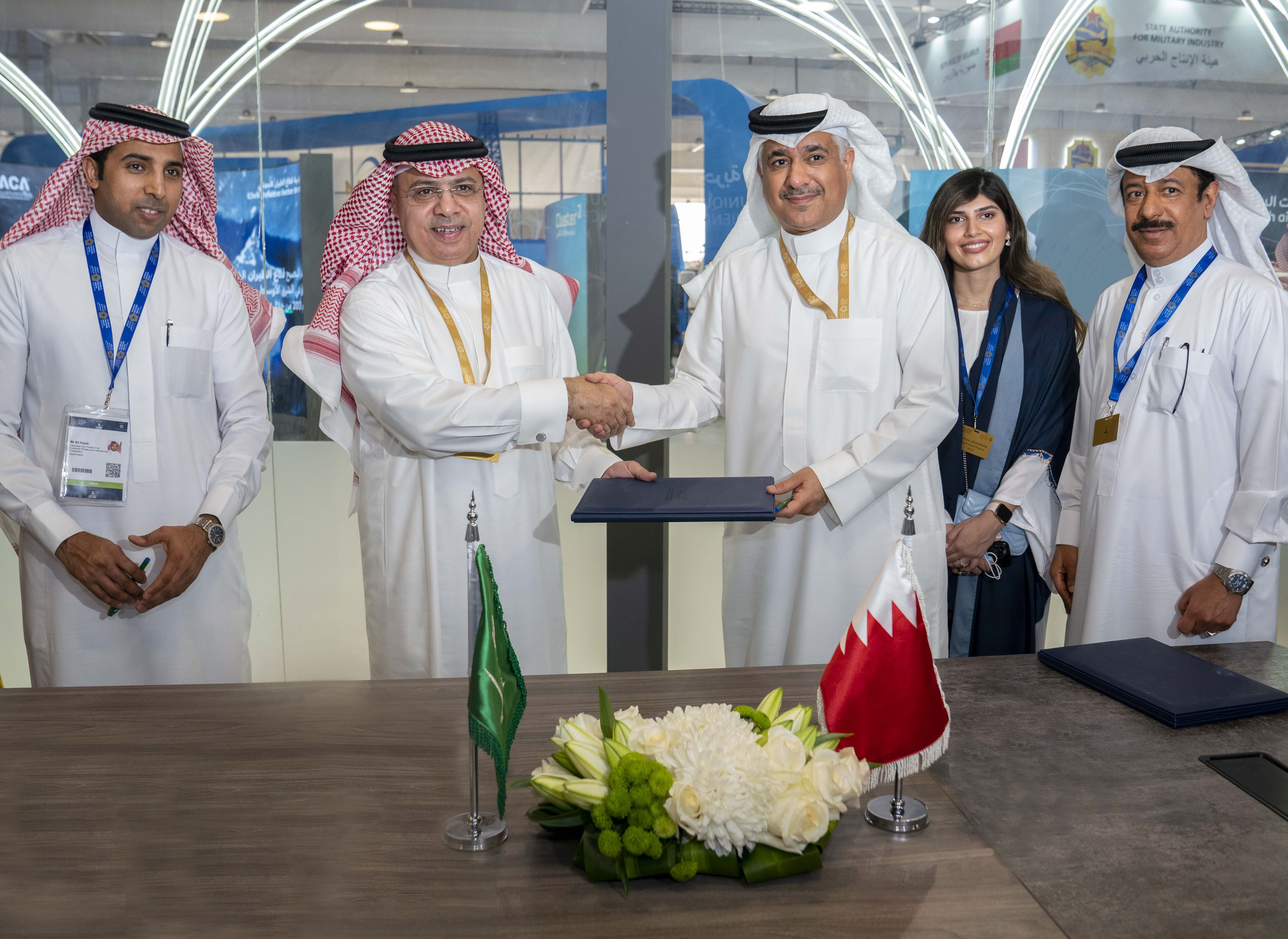 المملكة توقع برنامج تنفيذي في مجال الطيران المدني مع البحرين