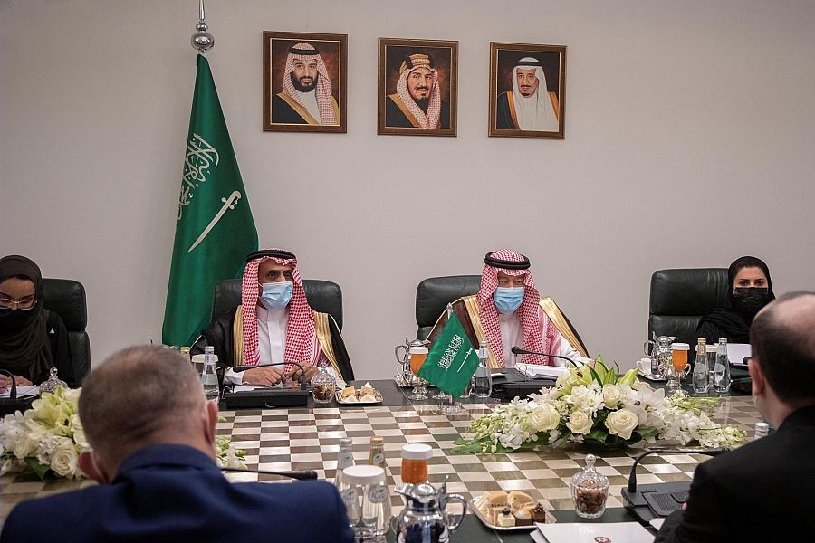 نائب وزير الخارجية يلتقي نائب وزير خارجية أذربيجان