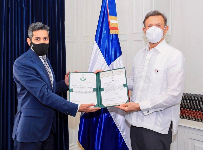 السفير الحربي يقدم نسخة من أوراق اعتماده سفيرًا غير مقيم لدى جمهورية الدومينيكان