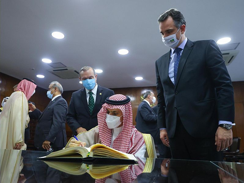 سمو وزير الخارجية يلتقي رئيس مجلس الشيوخ الفيدرالي البرازيلي