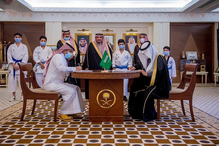 سمو الأمير فيصل بن مشعل يشهد توقيع شراكة بين تعليم القصيم واتحادي الكاراتيه والتايكوندو