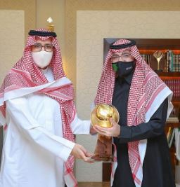 نائب أمير الشرقية يستقبل بطل العالم في الرياضات الإلكترونية