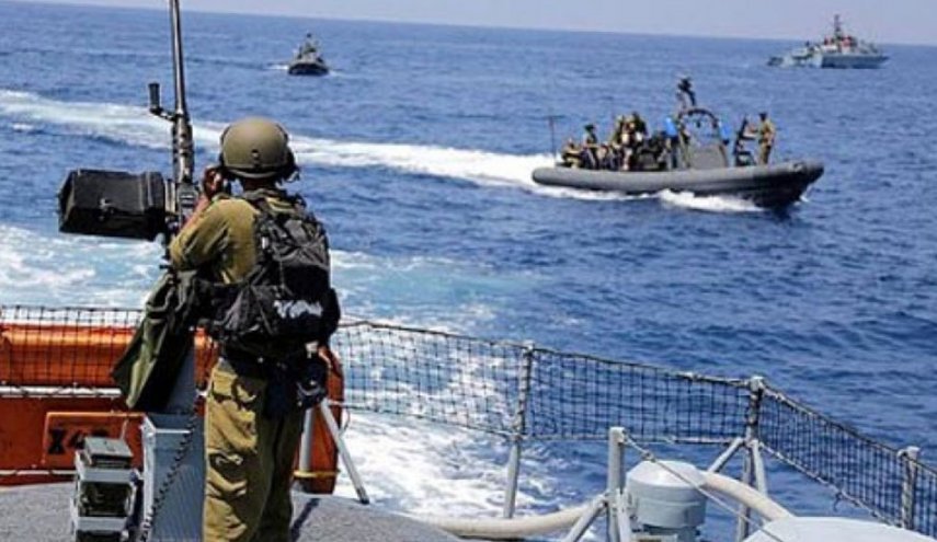 الزوارق الحربية الصهيونية تطلق نيرانها على الصيادين جنوب قطاع غزة