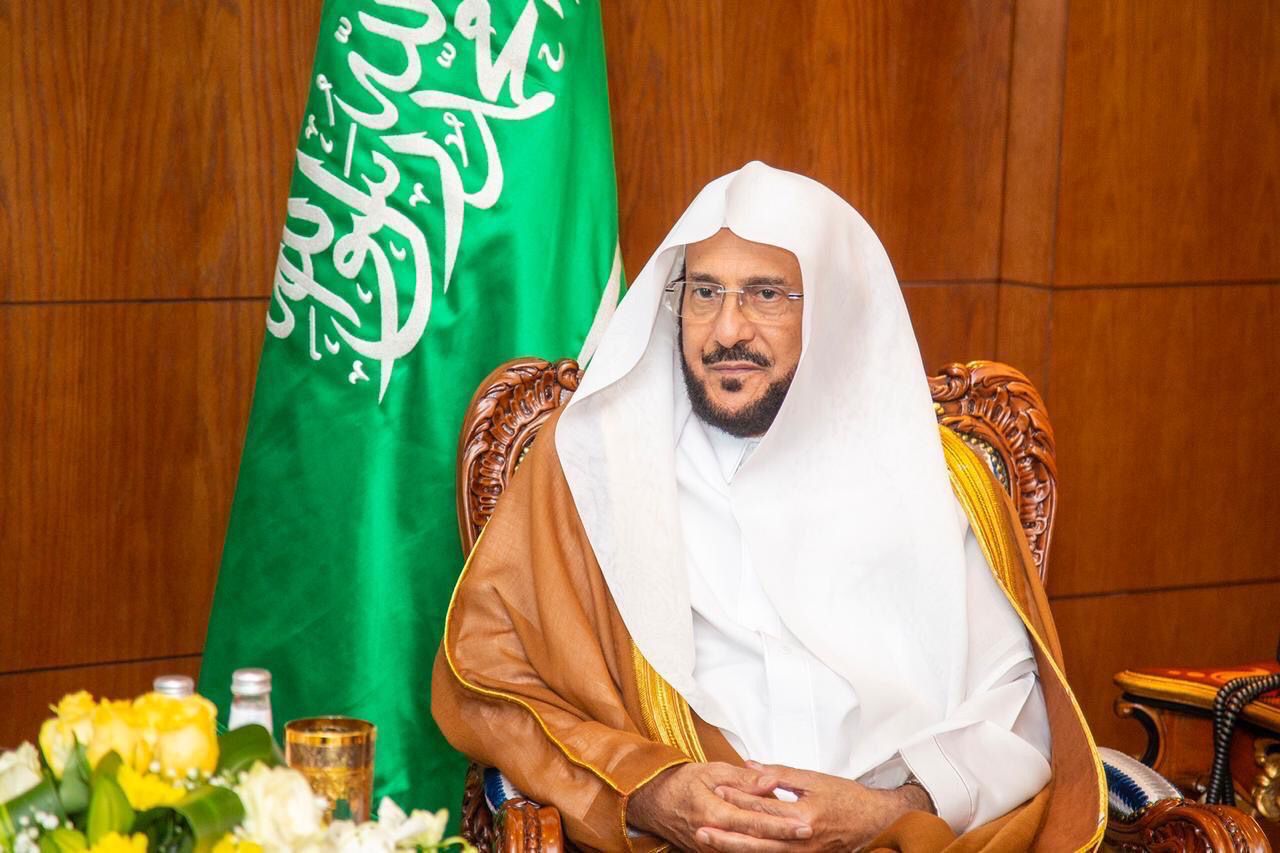"آل الشيخ" يتقدم بالشكر لخادم الحرمين الشريفين ويصف تكليف الوزارة بوسام شرف.