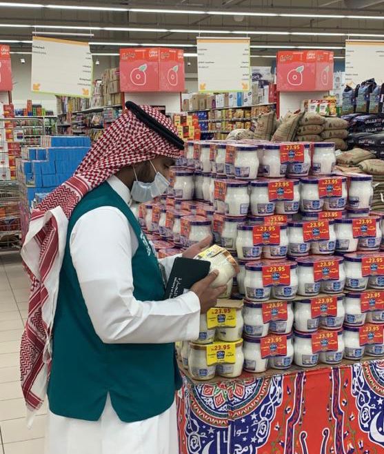 تجارة القصيم تنفذ 8162 زيارة للتحقق من وفرة السلع