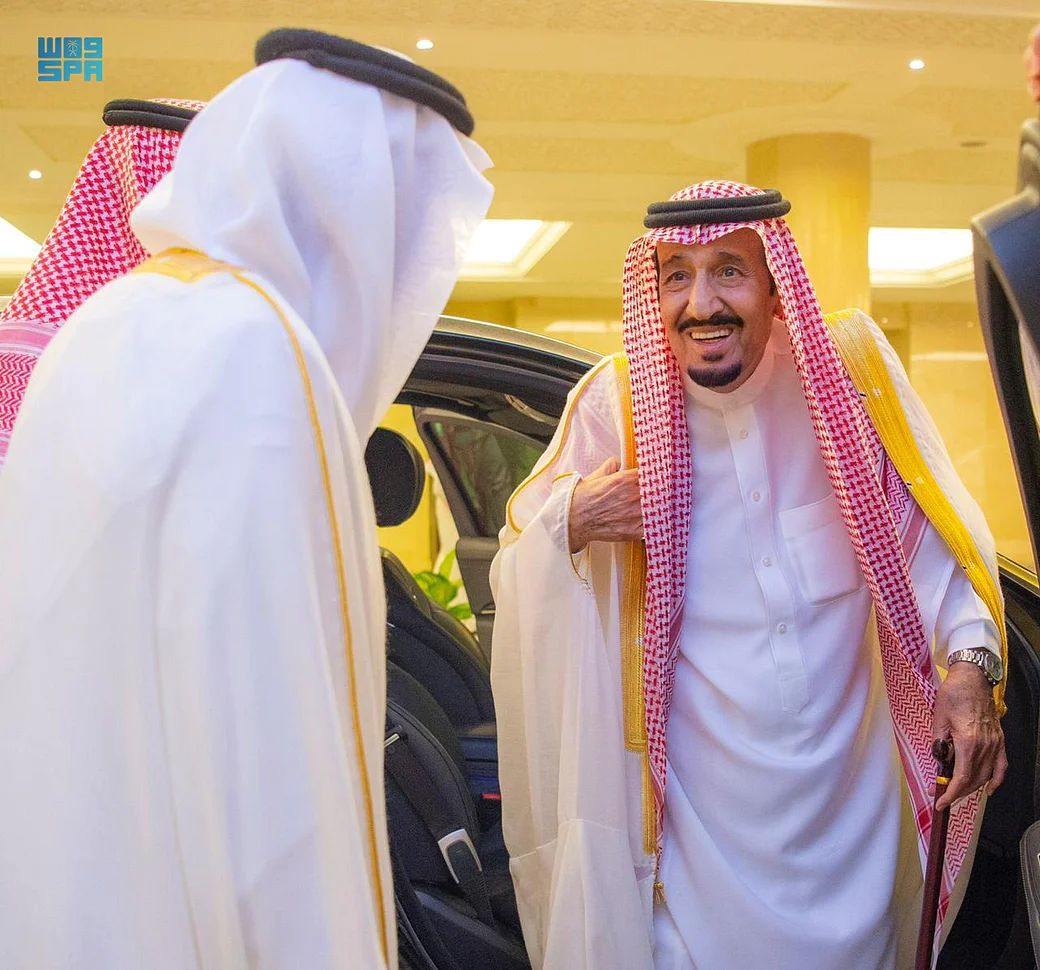 خادم الحرمين الشريفين يصل إلى مكة المكرمة قادماً من جدة