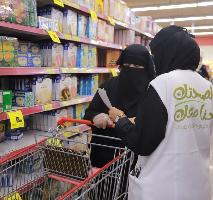 رئيس ‎بلدية طريف يدشن مبادرة "لصحتك حنا معك"