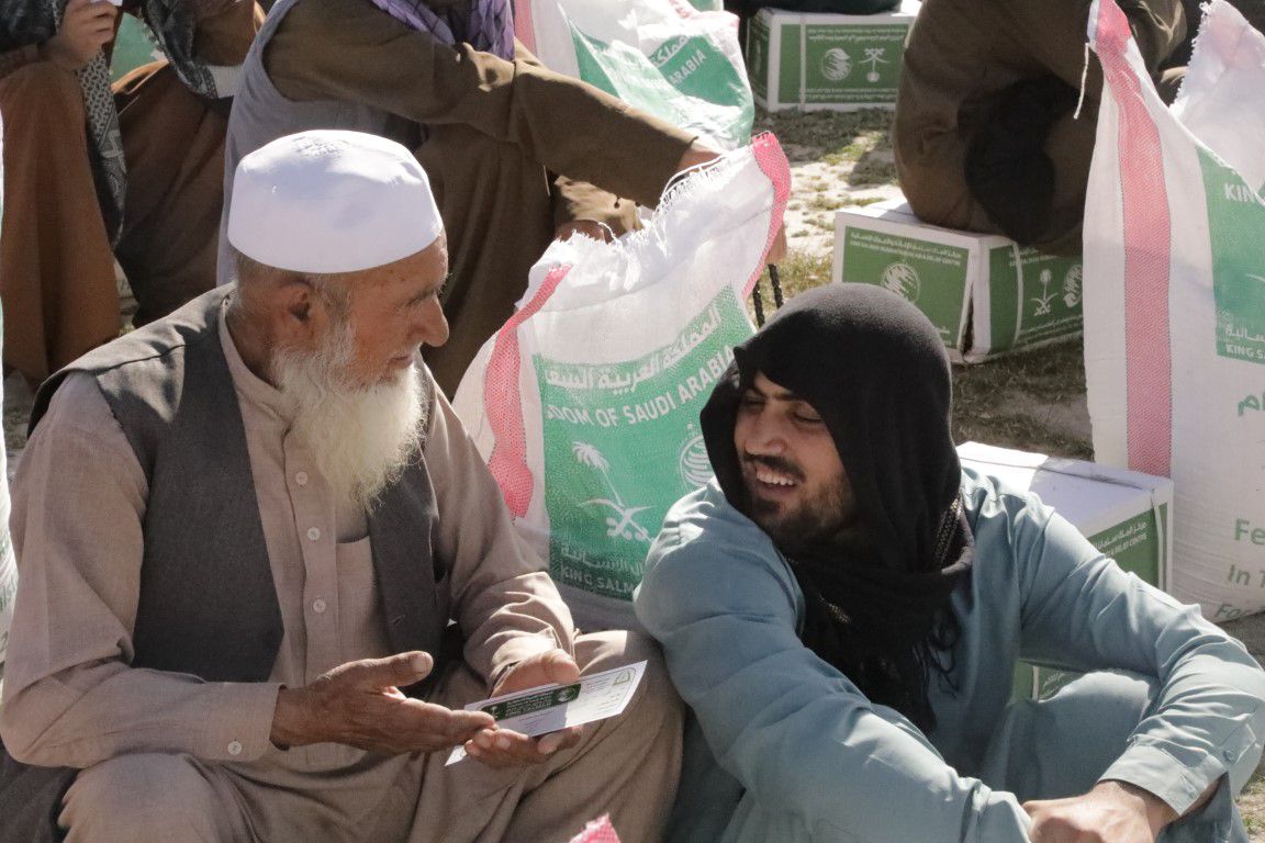 مركز الملك سلمان للإغاثة يُوزّع 700 سلة غذائية رمضانية في العاصمة الأفغانية