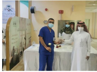 *المطيري يكرم الفريق الطبي لتميزه*  نجاح عملية جراحية معقدة لمواطنة بمستشفي رويضة العرض