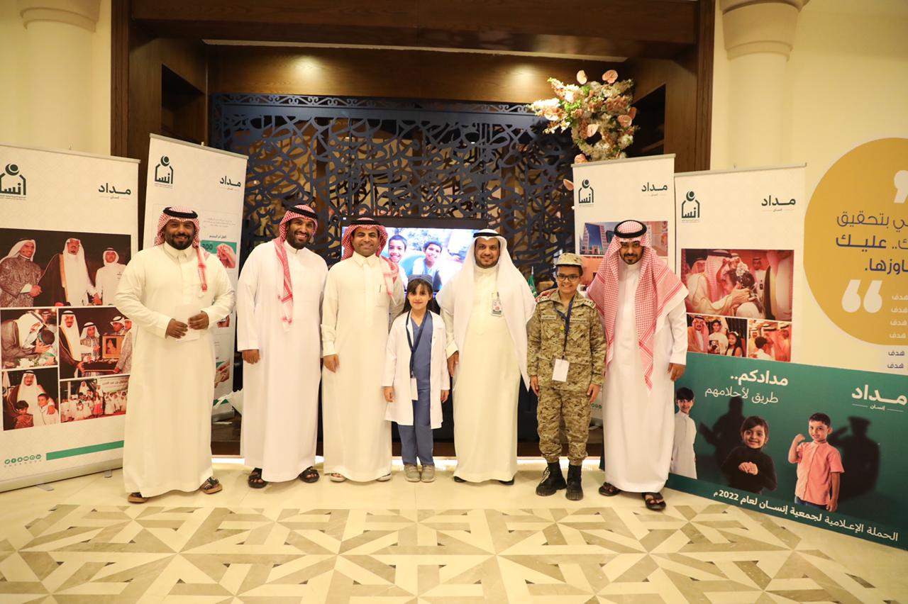 إنسان تشارك بركن تعريفي في حفل مركز الملك سلمان الاجتماعي بمناسبة مرور 25 عامًا على تأسيسه