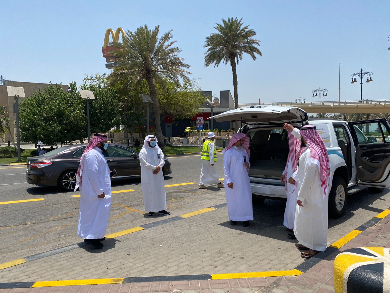 مدير عام فرع الرئاسة العامة لهيئة الأمر بالمعروف بالمنطقة الشرقية يقوم بجولة تفقدية لمتابعة سير العمل في جسر الملك فهد