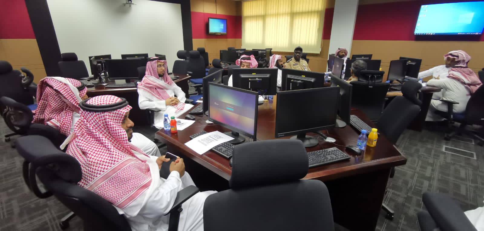 اختتام دورة "اساسيات مايكروسوفت اوفس" لموظفي كليات وادي الدواسر