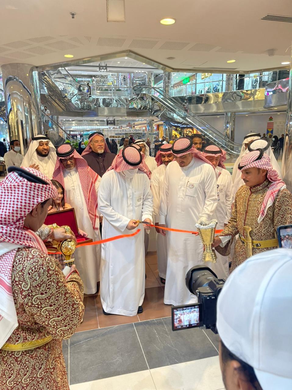 معالي أمين جدة يدشن معرض رؤية قائد وحلم وطن