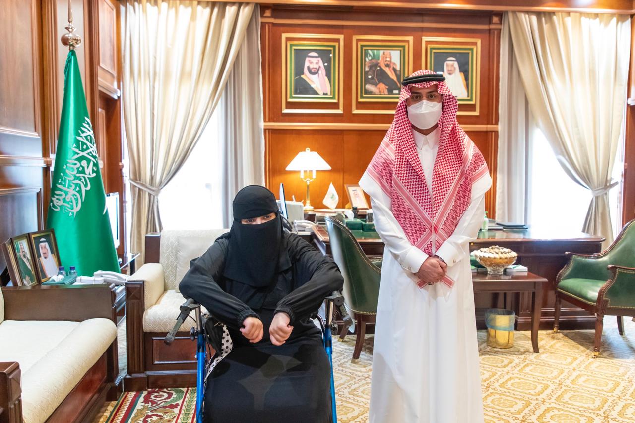 نائب أمير حائل يستقبل لاعبة  نادي حائل لذوي الإعاقة لحصولها على الميدالية الذهبية