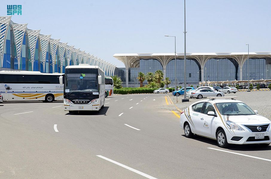 حركة قدوم مكثّفة للحجاج عبر مطار الأمير محمد بن عبدالعزيز الدولي بالمدينة المنورة