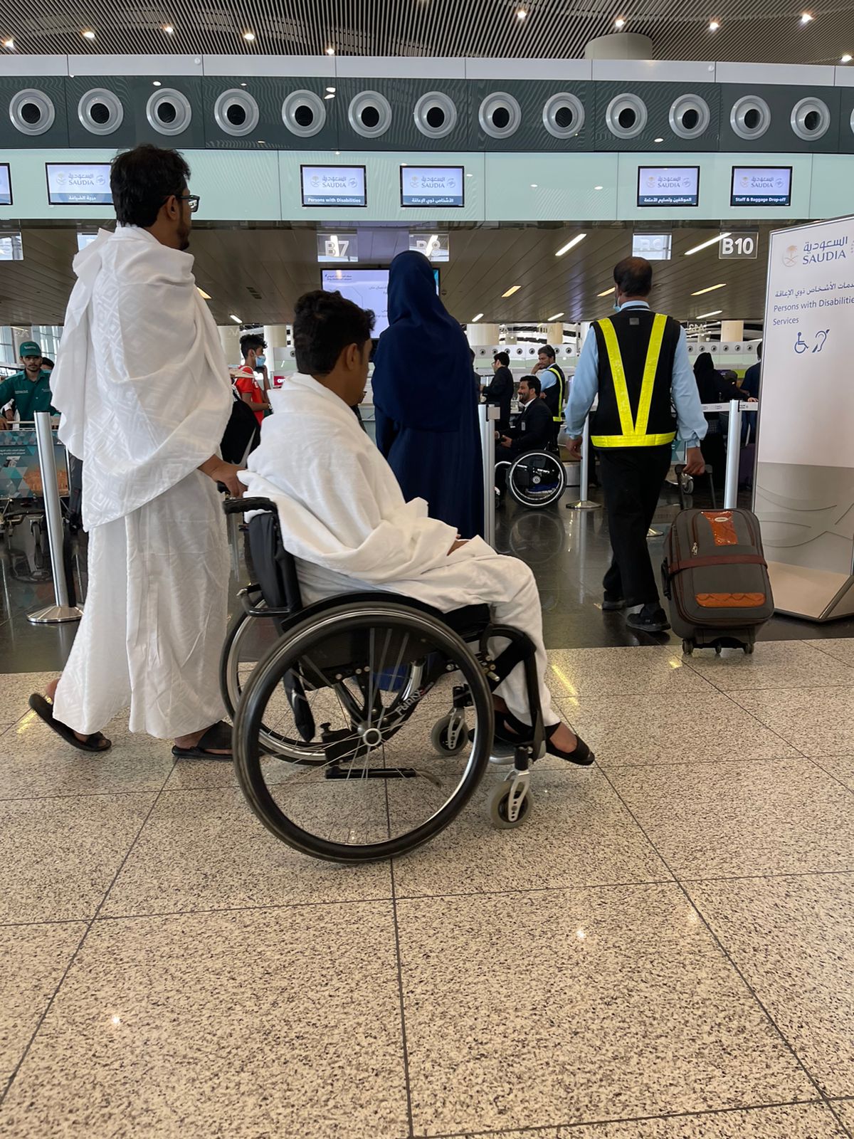 حجاح الأشخاص ذوي الإعاقة يغادرون الرياض لأداء فريضة الحج