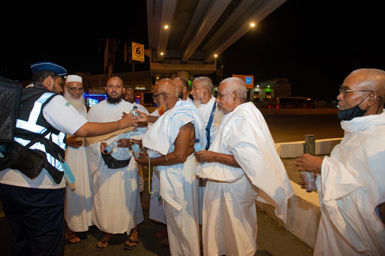 الكشافة يباشرون أعمالهم في "مراكز عناية" لإرشاد الحجاج