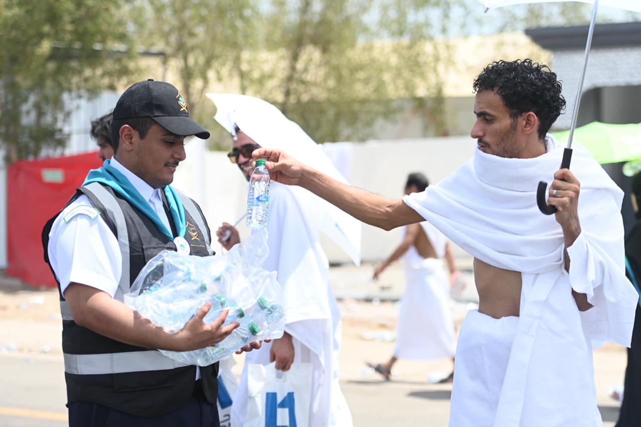 الكشافة يتنافسون في خدمة حجاج بيت الله على صعيد عرفات