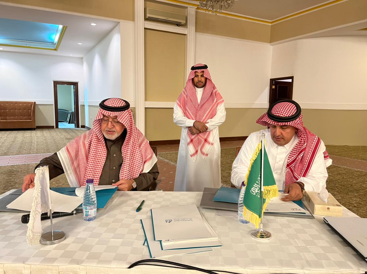 (إخاء) ووقف الوالدين يوقعان مذكرة تعاون لرعاية وتمكين الأيتام