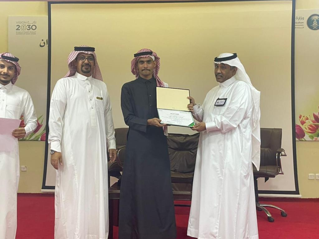 فرع البيئة بجازان يكرم المتدربين في دورتي أمن المعلومات والذكاء الإصطناعي 