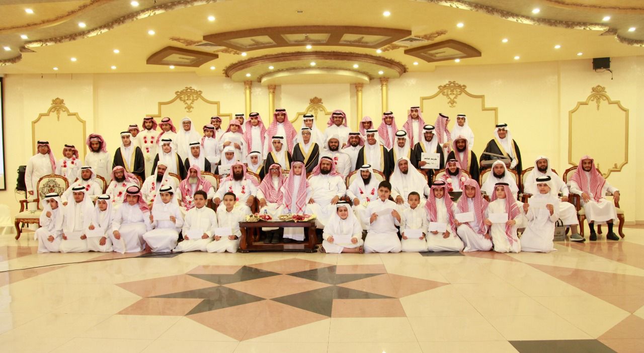 جمعية تحفيظ القران الكريم بخميس مشيط تكرم طلاب برنامج التميز التابع لها 