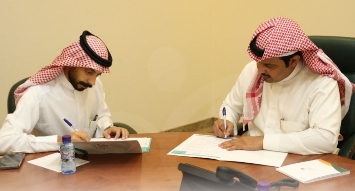 فرع موارد وتنمية الجوف يوقع عقد شراكة مع جمعية قدوة لرعاية الايتام   