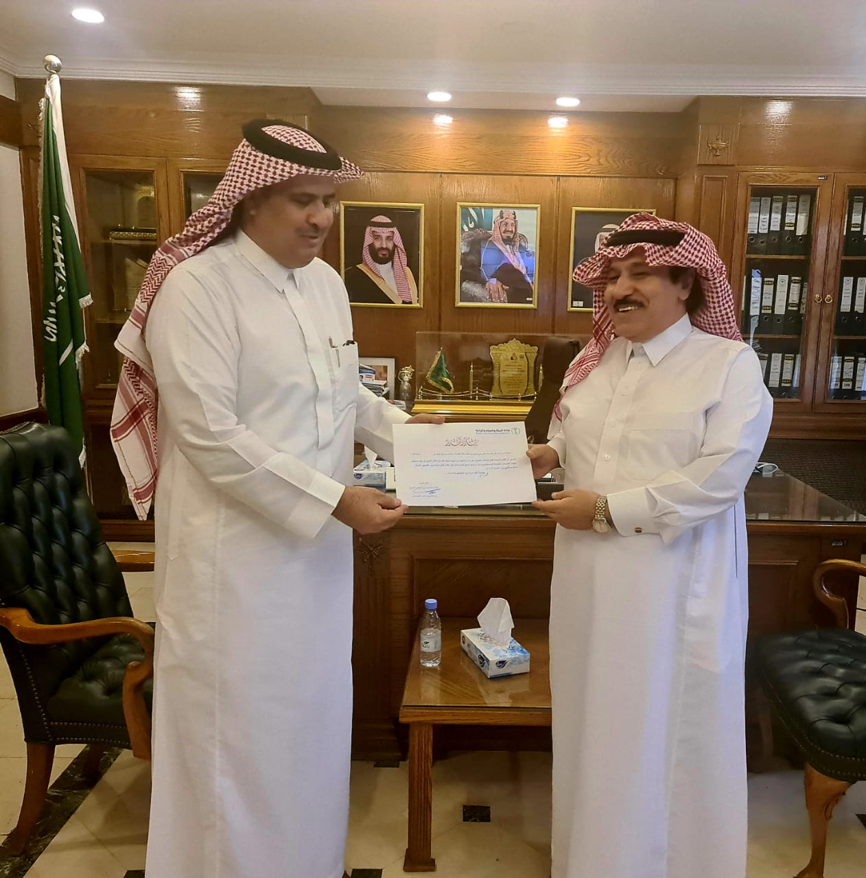 الجذعان يكرم مدير ادارة الاسواق والمسالخ بفرع منطقة مكة المكرمة