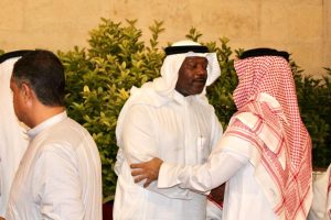 آل باقدو يستقبلون المعزين في وفاة فقيدهم هاني باقدو