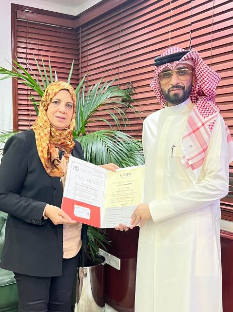 الفنان طارق المنهالي يحصل علي دبلوم الصحافة والاعلام بإمتياز