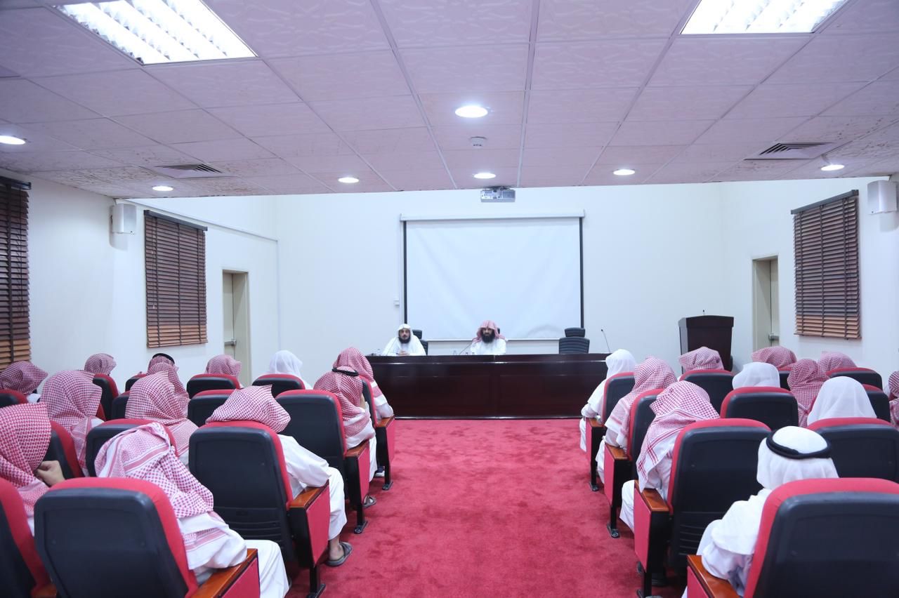 هيئة الأمر بالمعروف بالقصيم تُنظم لقاءً توجيهياً لمنسوبيها بعنوان (خطر السرورية)