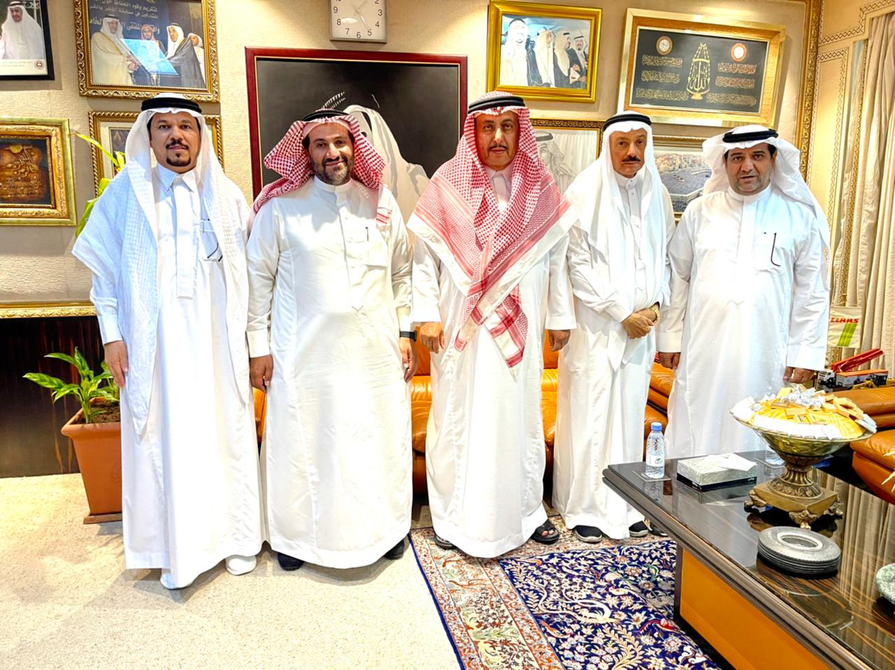 جمعية تنمية القرى الخيرية تكرم عبدالله الجميح