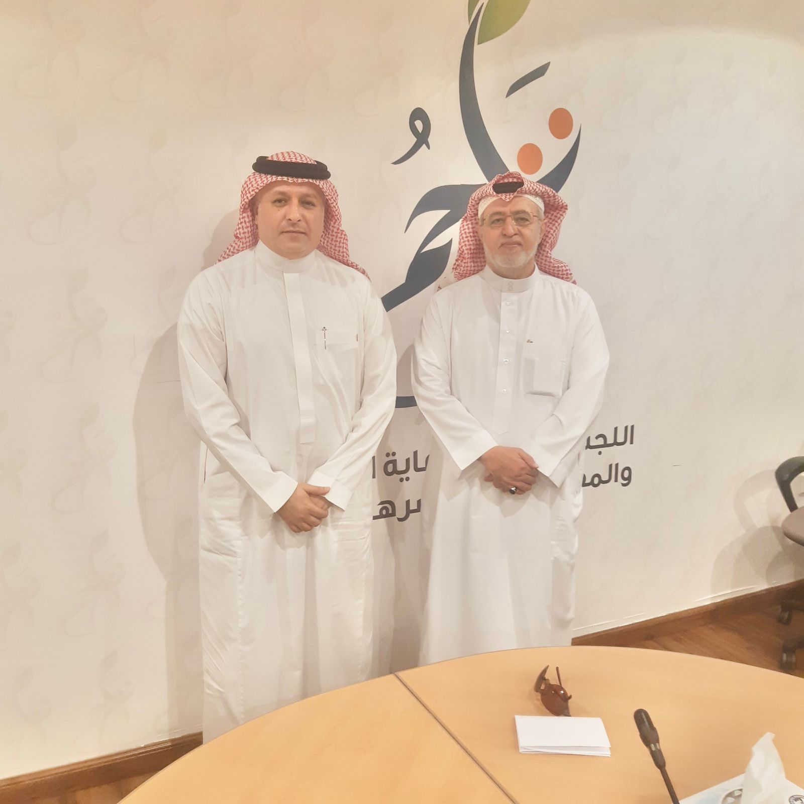 أبو ملحة يزور لجنة (تراحم) لبحث تعزيز التعاون في العمل الاجتماعي