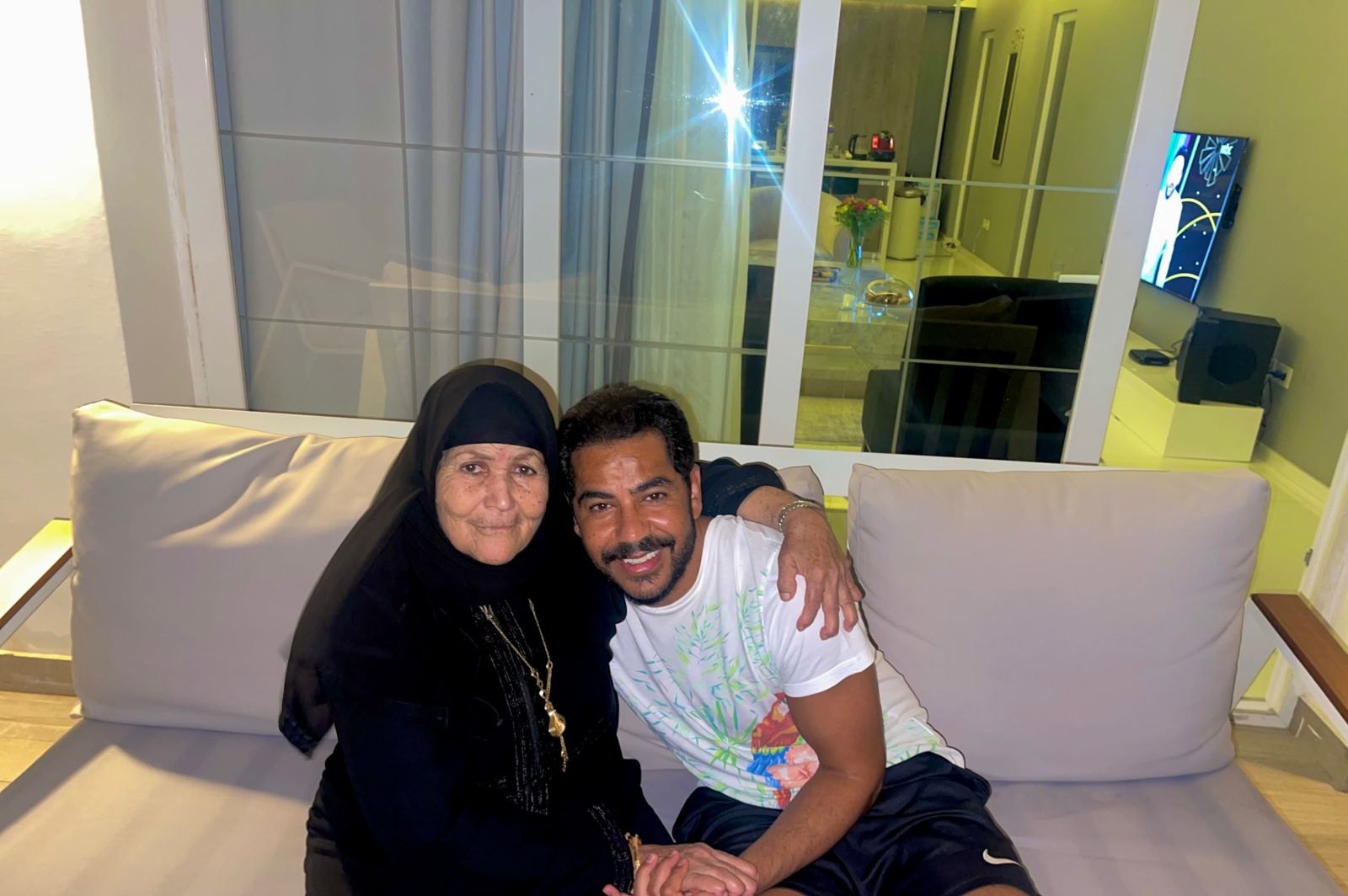 والدة رمضان حسني ..تمر بأزمة صحية