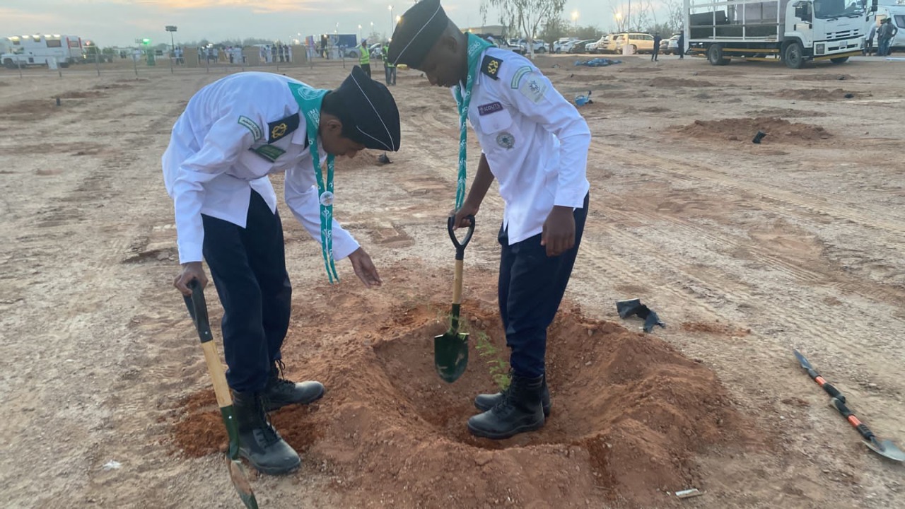 جمعية الكشافة تُشارك في حملة التشجير "لنجعلها خضراء" في موسمها الثالث 